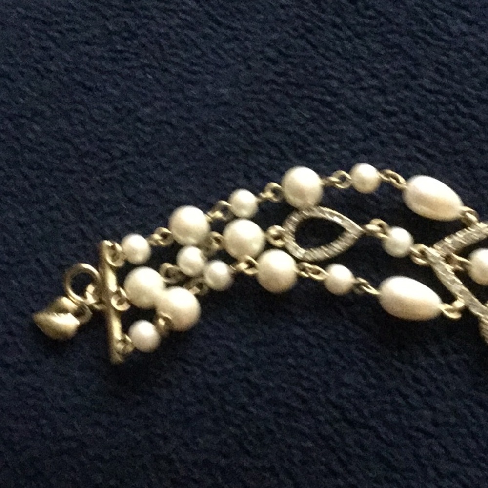 😍 Pretty Pearl Bracket 🌟 - Picture 2 of 5
